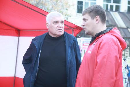 В Омске пришли уже ставшие традиционными пикеты в поддержку Народного референдума КПРФ