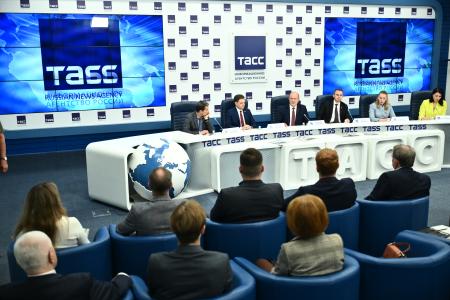 В ТАСС состоялась пресс-конференция руководства КПРФ: задачи фракции на предстоящую сессию и "Программа Победы"