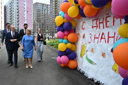 "Вперед! К знаниям!". 1 сентября Г.А. Зюганов поздравил учащихся, учителей и родителей Московской школы № 2094