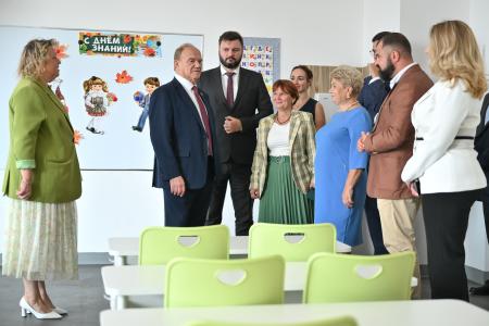 "Вперед! К знаниям!". 1 сентября Г.А. Зюганов поздравил учащихся, учителей и родителей Московской школы № 2094