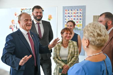 "Вперед! К знаниям!". 1 сентября Г.А. Зюганов поздравил учащихся, учителей и родителей Московской школы № 2094