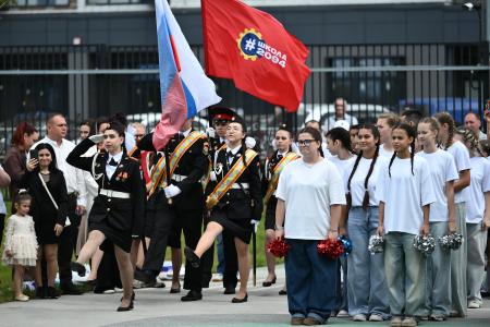 "Вперед! К знаниям!". 1 сентября Г.А. Зюганов поздравил учащихся, учителей и родителей Московской школы № 2094