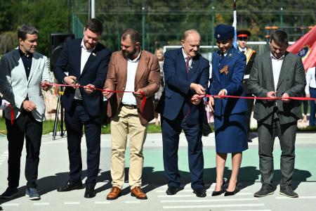 "Вперед! К знаниям!". 1 сентября Г.А. Зюганов поздравил учащихся, учителей и родителей Московской школы № 2094