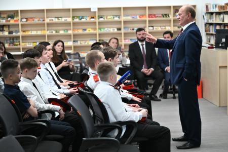 "Вперед! К знаниям!". 1 сентября Г.А. Зюганов поздравил учащихся, учителей и родителей Московской школы № 2094