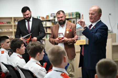 "Вперед! К знаниям!". 1 сентября Г.А. Зюганов поздравил учащихся, учителей и родителей Московской школы № 2094