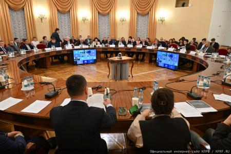Руководитель Фракции КПРФ в Мособлдуме Александр Наумов принял участие в Круглом столе  в Госдуме на тему мусорной реформы