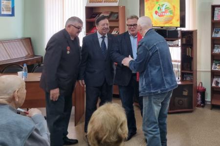 Руководитель фракции КПРФ в Мособлдуме Александр Наумов поздравил жителей Каширы с Днем пожилого человека