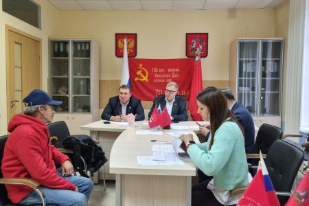 Руководитель фракции КПРФ в Мособлдуме Александр Наумов провел прием жителей в городе Ступино
