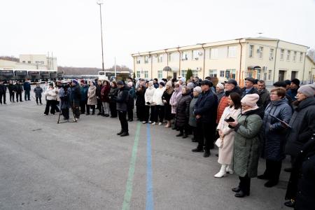 Тюменская область. Депутаты от КПРФ поздравили трудовой коллектив Тобольского ПАТП с профессиональным праздником