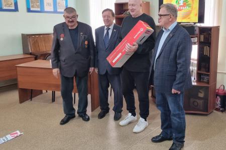 Руководитель фракции КПРФ в Мособлдуме Александр Наумов поздравил жителей Каширы с Днем пожилого человека