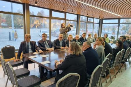 Руководитель фракции КПРФ в Мособлдуме Александр Наумов встретился с работниками племзавода Повадино в г.о. Домодедово