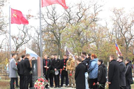 В Луганске прошла гражданская панихида в память о павших комсомольцах