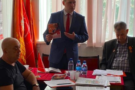Лидер южноуральских коммунистов Денис Курочкин начал рабочую поездку по области с визита в Аргаяшский район