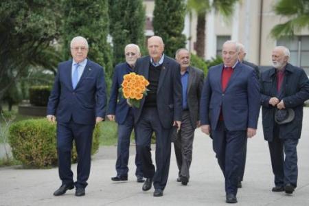 В столице Абхазии отметили 107-ю годовщину ВЛКСМ