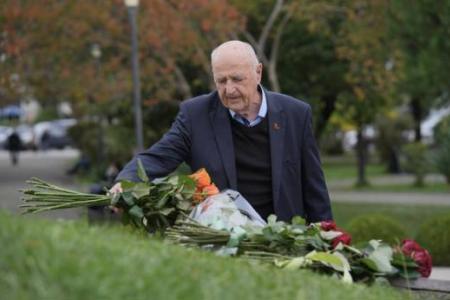В столице Абхазии отметили 107-ю годовщину ВЛКСМ