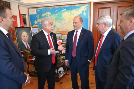 Геннадий Зюганов встретился с Хулио Гармендией перед его возвращением на Кубу