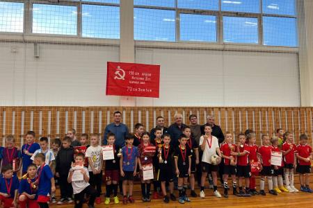 Юные футболисты боролись за призы Томского обкома КПРФ