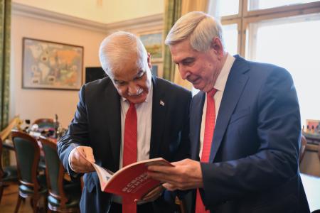Геннадий Зюганов встретился с Хулио Гармендией перед его возвращением на Кубу
