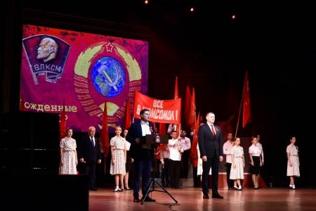 В Орле торжественно отметили 107-ю годовщину ВЛКСМ