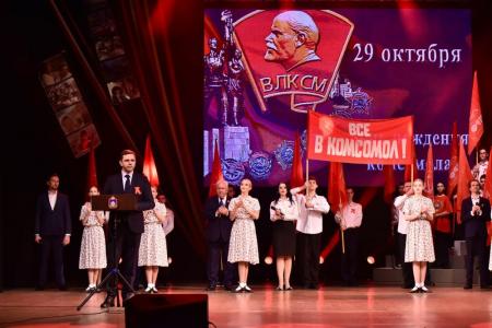 В Орле торжественно отметили 107-ю годовщину ВЛКСМ