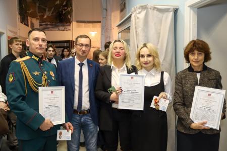 Санкт-Петербург. Коммунисты совместно с ветеранами организовали выставку картин участника СВО