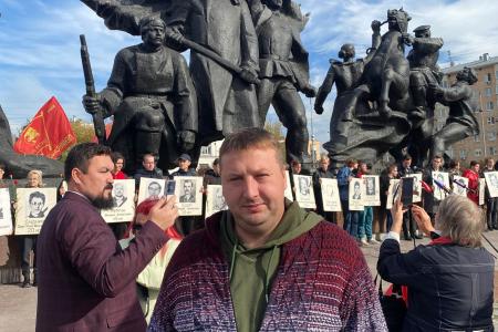 Коммунисты в Брянске почтили память защитников Дома Советов