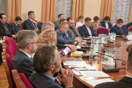Депутат Николай Васильев принял участие в обсуждении мусорной реформы