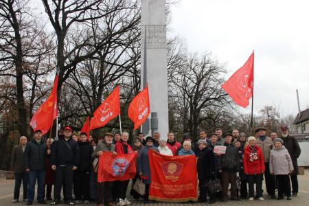 Коммунисты и комсомольцы Брянщины отметили 107-ю годовщину Ленинского комсомола