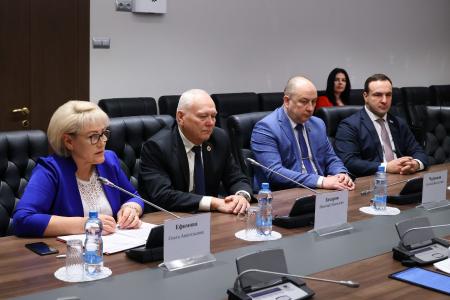 Лидер новгородских коммунистов озвучила губернатору вопросы жителей, собранные в ходе предвыборной кампании