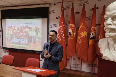 В Екатеринбурге прошла встреча ветеранов комсомола с активистами ЛКСМ РФ