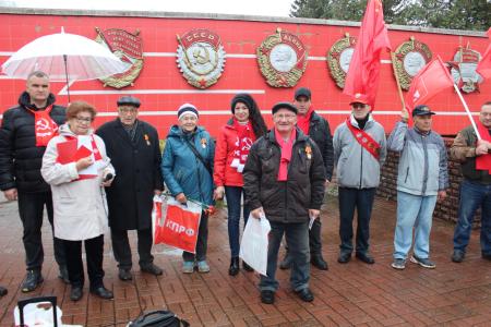 Калужские коммунисты провели митинг и автопробег в честь Дня рождения Ленинского Комсомола