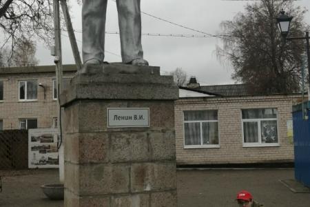 День комсомола в Новгородской области встретили субботником
