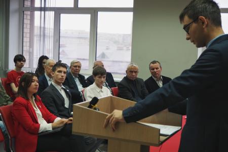 Челябинские коммунисты провели круглый стол "Вызовы, стоящие перед студенчеством"