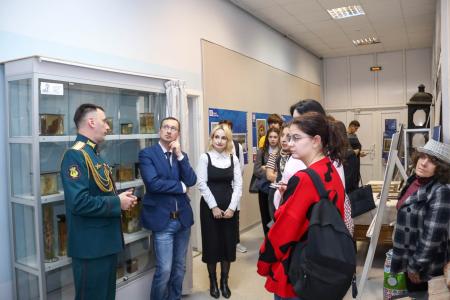 Санкт-Петербург. Коммунисты совместно с ветеранами организовали выставку картин участника СВО