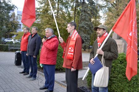 Сражение за Советскую Родину продолжается! В Воронеже почтили память защитников Дома Советов в октябре 1993 года