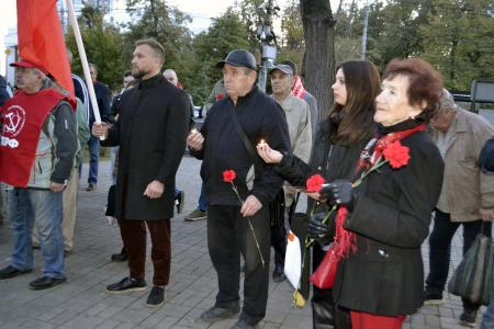 Сражение за Советскую Родину продолжается! В Воронеже почтили память защитников Дома Советов в октябре 1993 года