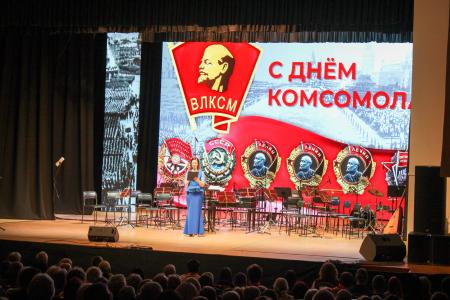 Концерт ко Дню Комсомола состоялся в Ижевске: программа концерта стала настоящим путешествием в эпоху советского времени
