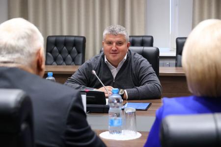 Лидер новгородских коммунистов озвучила губернатору вопросы жителей, собранные в ходе предвыборной кампании