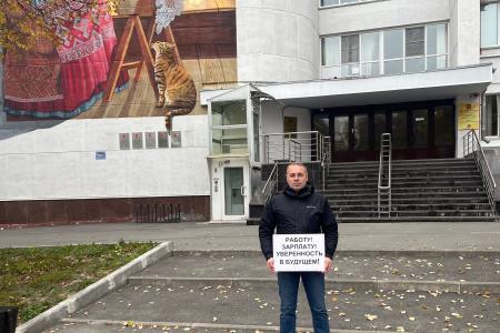 Вологодские коммунисты провели пикеты, посвященные 32-й годовщине расстрела Дома Советов