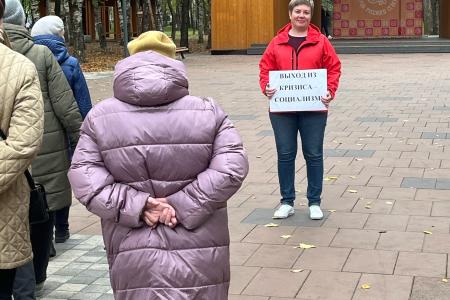 Вологодские коммунисты провели пикеты, посвященные 32-й годовщине расстрела Дома Советов