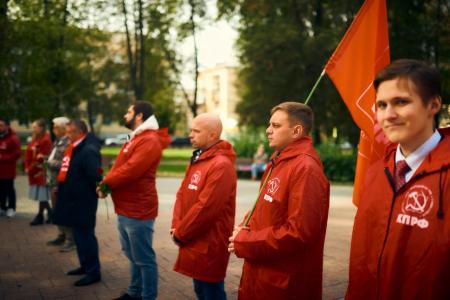 Нижегородские коммунисты приняли участие во всероссийской акции КПРФ «Они сражались за Родину», посвященной памяти защитников Советской власти