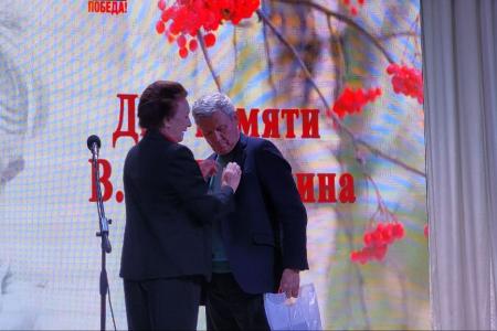 Депутаты фракции КПРФ Волгоградской областной Думы Тамара Головачева и Олег Дмитриев приняли участие в памятном мероприятии, посвященном советскому писателю, актеру и режиссеру Василию Шукшину