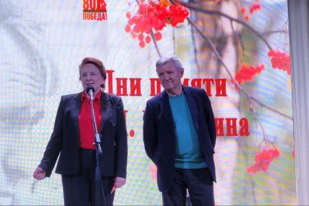 Депутаты фракции КПРФ Волгоградской областной Думы Тамара Головачева и Олег Дмитриев приняли участие в памятном мероприятии, посвященном советскому писателю, актеру и режиссеру Василию Шукшину