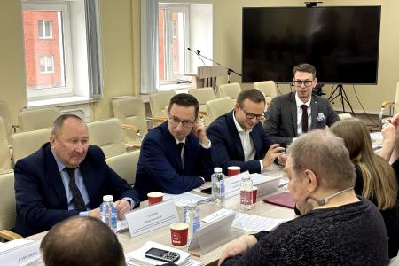 В Санкт-Петербургском горкоме КПРФ депутаты и эксперты обсудили проблемы массового спорта