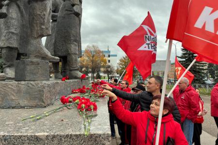Коммунисты и комсомольцы Марий Эл поздравили жителей республики с Днем Комсомола