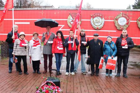 Калужские коммунисты провели митинг и автопробег в честь Дня рождения Ленинского Комсомола