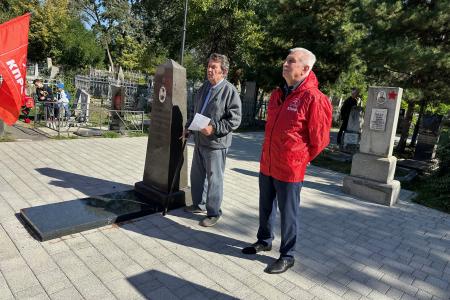 В Краснодаре активисты КПРФ и беспартийные патриоты почтили память павших защитников Советской власти в октябре 93-го