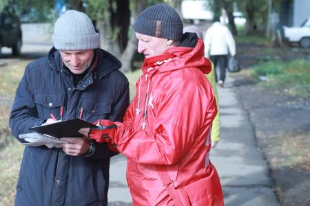 Красные палатки в Омске: В память защитников Дома Советов