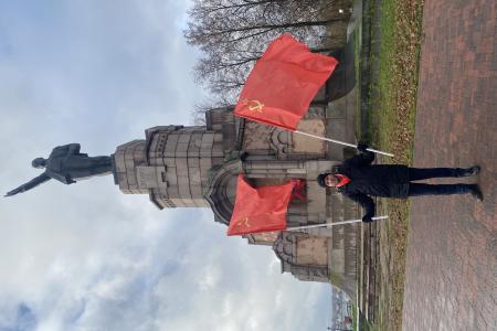 В Костроме в честь Дня Комсомола состоялось торжественное возложение цветов к памятнику В.И. Ленина