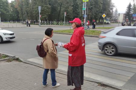 Акцию «Красные в городе» новгородские коммунисты приурочили к трагическим событиям «чёрного октября» 1993 года